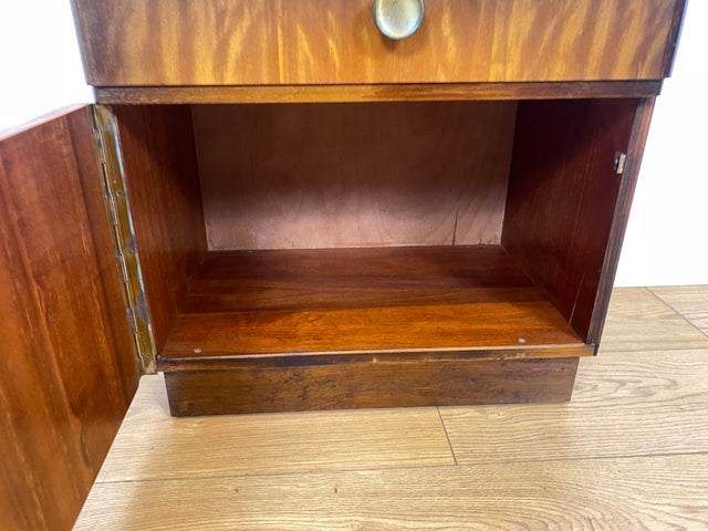 WMK I 1/2 Formschöner dunkler Mid-Century Nachttisch aus vollem Holz mit Schublade & Messinggriffen I Kommode Schrank Schränkchen Nacht Night Stand Beistelltisch Vintage 50er 60er Berlin Ulm Stuttgart