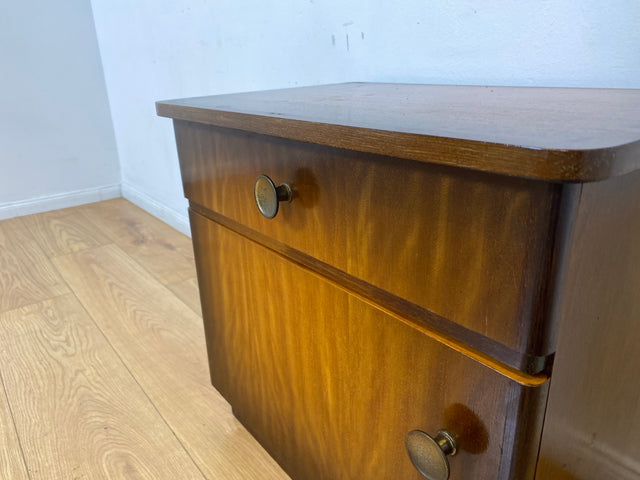 WMK I 1/2 Formschöner dunkler Mid-Century Nachttisch aus vollem Holz mit Schublade & Messinggriffen I Kommode Schrank Schränkchen Nacht Night Stand Beistelltisch Vintage 50er 60er Berlin Ulm Stuttgart