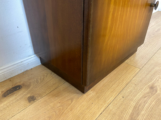 WMK I 1/2 Formschöner dunkler Mid-Century Nachttisch aus vollem Holz mit Schublade & Messinggriffen I Kommode Schrank Schränkchen Nacht Night Stand Beistelltisch Vintage 50er 60er Berlin Ulm Stuttgart