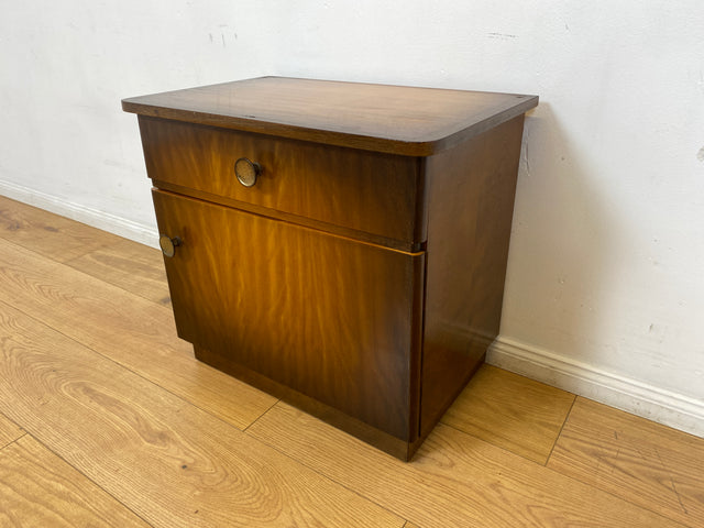 WMK I 1/2 Formschöner dunkler Mid-Century Nachttisch aus vollem Holz mit Schublade & Messinggriffen I Kommode Schrank Schränkchen Nacht Night Stand Beistelltisch Vintage 50er 60er Berlin Ulm Stuttgart