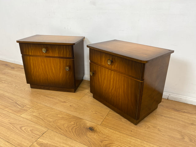 WMK I 1/2 Formschöner dunkler Mid-Century Nachttisch aus vollem Holz mit Schublade & Messinggriffen I Kommode Schrank Schränkchen Nacht Night Stand Beistelltisch Vintage 50er 60er Berlin Ulm Stuttgart