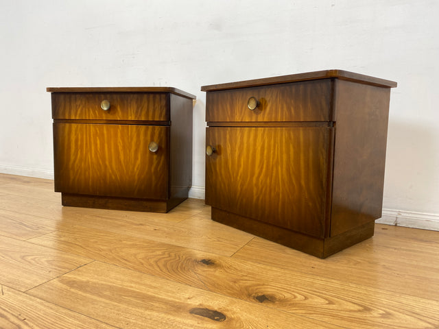 WMK I 1/2 Formschöner dunkler Mid-Century Nachttisch aus vollem Holz mit Schublade & Messinggriffen I Kommode Schrank Schränkchen Nacht Night Stand Beistelltisch Vintage 50er 60er Berlin Ulm Stuttgart