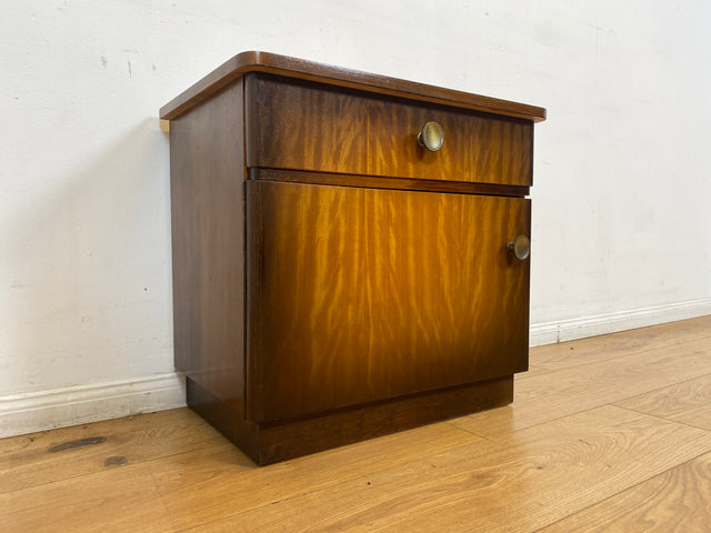WMK I 1/2 Formschöner dunkler Mid-Century Nachttisch aus vollem Holz mit Schublade & Messinggriffen I Kommode Schrank Schränkchen Nacht Night Stand Beistelltisch Vintage 50er 60er Berlin Ulm Stuttgart