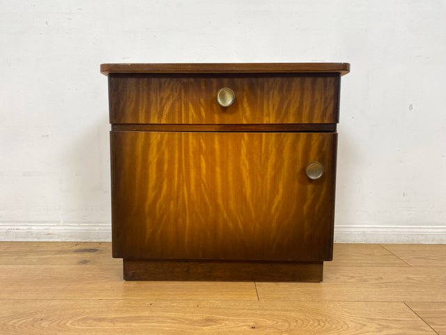 WMK I 1/2 Formschöner dunkler Mid-Century Nachttisch aus vollem Holz mit Schublade & Messinggriffen I Kommode Schrank Schränkchen Nacht Night Stand Beistelltisch Vintage 50er 60er Berlin Ulm Stuttgart