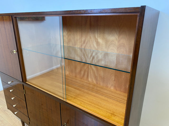 WMK I Sehr schöner dunkler Mid-Century Wohnzimmerschrank aus 1967 in Mahagoni mit Vitrine und Schubladen I Schrank Highboard Anrichte Sideboard Vintage 70er 60er DDR Berlin Leipzig Düsseldorf Bremen