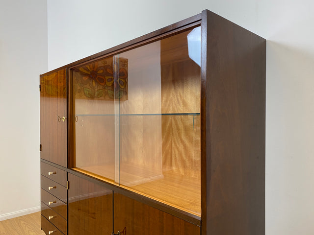 WMK I Sehr schöner dunkler Mid-Century Wohnzimmerschrank aus 1967 in Mahagoni mit Vitrine und Schubladen I Schrank Highboard Anrichte Sideboard Vintage 70er 60er DDR Berlin Leipzig Düsseldorf Bremen