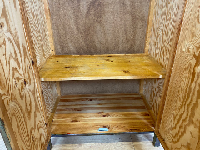 WMK # Hübscher und gut erhaltener dunkler asiatischer Vintage Kleiderschrank aus vollem Holz in typischer Leichtbauweise # Schrank Schlafzimmerschrank Wardrobe Garderobe Flurschrank Japanisch Berlin