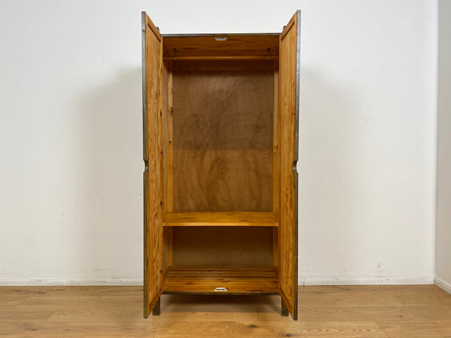 WMK # Hübscher und gut erhaltener dunkler asiatischer Vintage Kleiderschrank aus vollem Holz in typischer Leichtbauweise # Schrank Schlafzimmerschrank Wardrobe Garderobe Flurschrank Japanisch Berlin