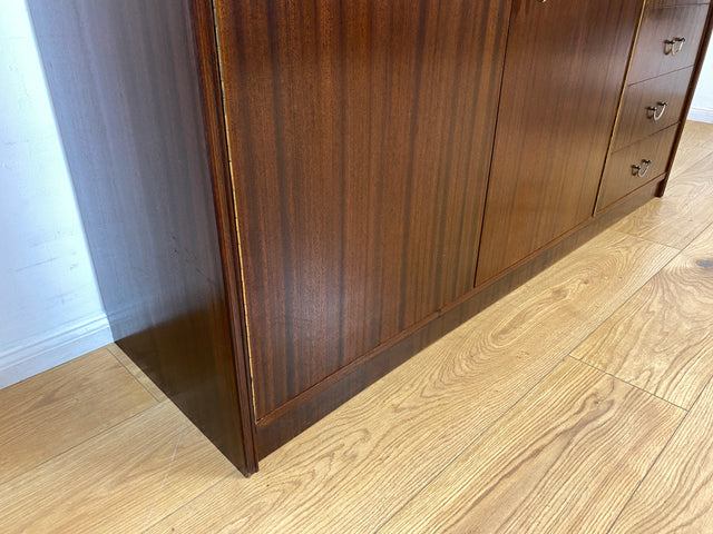 WMK I Hochwertiges und geräumiges dunkles Mid-Century Sideboard mit Schubladen und Messinggriffen I Schank Kommode Anrichte Schuhschrank Schuhkommode Bauhaus Vintage 50er 60er Berlin Magdeburg Essen