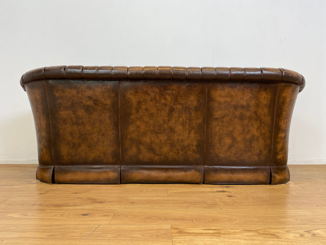 WMK # Uriges & hochwertiges englisches Chesterfield Sofa mit dickem aber weichem gestepptem Echtleder mit schöner Alterspatina # 3er Sofa Couch Ledersofa Ledercouch 3-Sitzer Vintage # Versand möglich