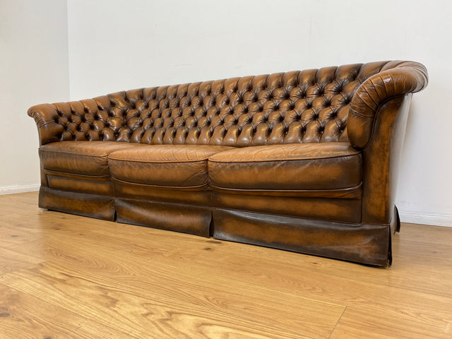 WMK # Uriges & hochwertiges englisches Chesterfield Sofa mit dickem aber weichem gestepptem Echtleder mit schöner Alterspatina # 3er Sofa Couch Ledersofa Ledercouch 3-Sitzer Vintage # Versand möglich