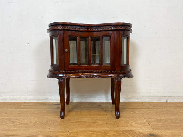Vornehme französische Vintage Vitrine im Stile des Barock mit abnehmbarem Serviertablett, handverziert I Beistelltisch Kommode Servierwagen Nieren Nachttisch Rokoko I