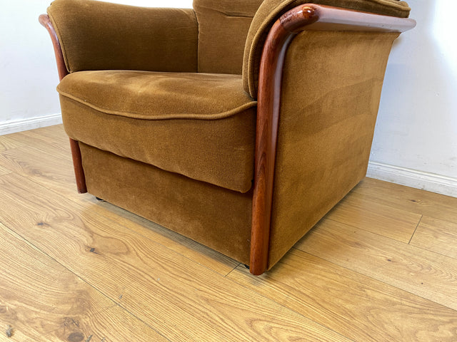 WMK I Versand 85€ I Schöner und sehr gemütlicher Vintage Sessel mit stilvollem Holzrahmen & honigbraunem Bezug