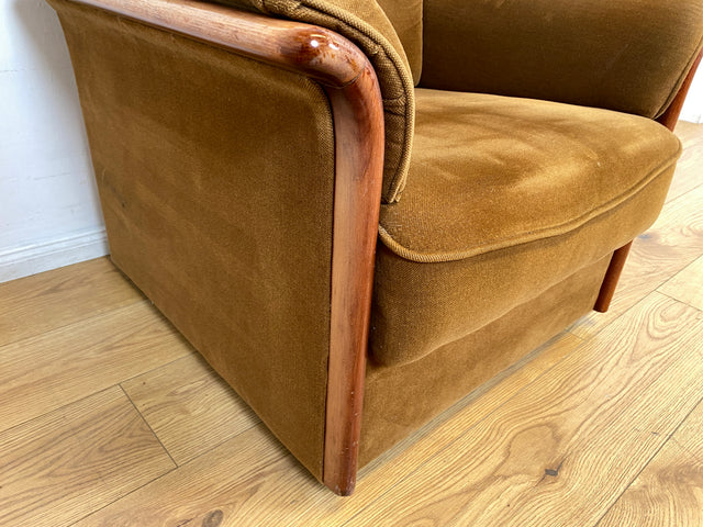 WMK I Versand 85€ I Schöner und sehr gemütlicher Vintage Sessel mit stilvollem Holzrahmen & honigbraunem Bezug