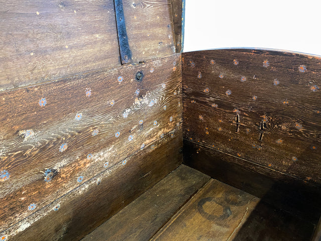 WMK I Wunderschöne große historische Truhe aus 1823 in blauer Originalfarbe mit floraler Bemalung und Eisenbeschlägen I antike Holztruhe Schatztruhe Piratenkiste Holzkiste Kiste Hochzeitstruhe Barock
