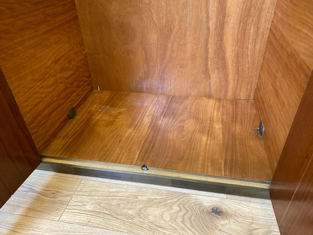 WMK I Versand 85€ I Besonders schöner großer 50er Jahre Kleiderschrank aus vollem Holz I Schrank Schlafzimmerschrank Wäscheschrank Wardrobe Rockabilly Mid-Century Vintage 60er Berlin Bochum Magdeburg