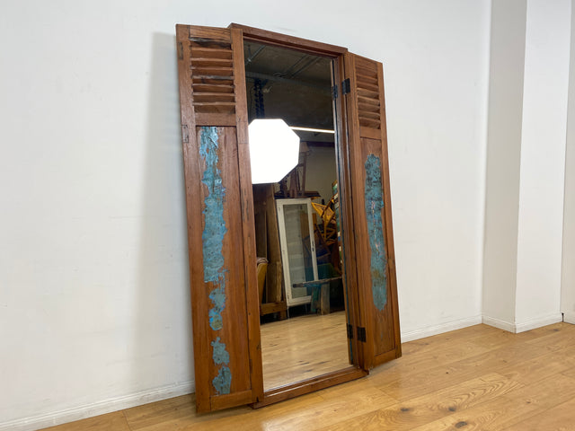 Boatwood by WMK I Einzigartiger großer Wandspiegel aus altem Bootsholz mit Fensterläden in Blau I handgefertigtes Unikat I Teakholz massiv I Ganzkörper Spiegel Stand Mirror Flur Tür Lamellen Garderobe