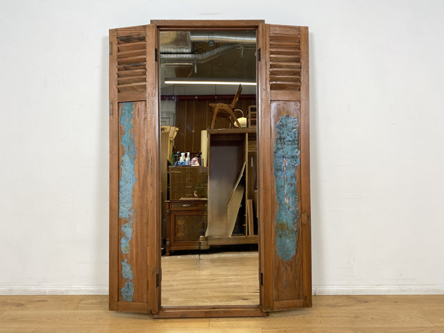 Boatwood by WMK I Einzigartiger großer Wandspiegel aus altem Bootsholz mit Fensterläden in Blau I handgefertigtes Unikat I Teakholz massiv I Ganzkörper Spiegel Stand Mirror Flur Tür Lamellen Garderobe
