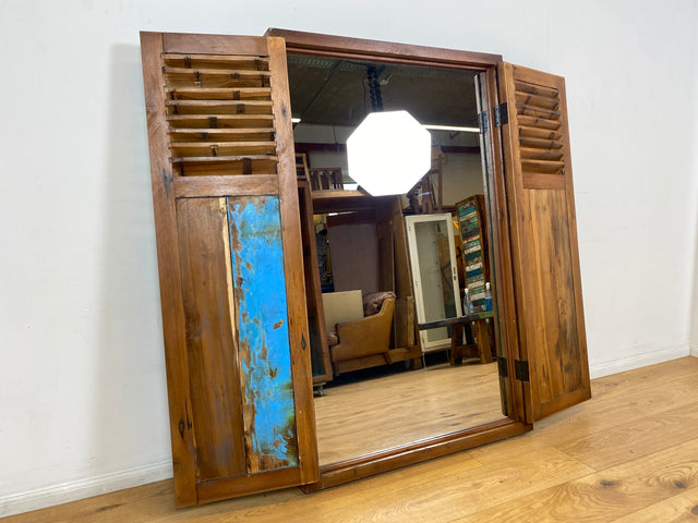 Boatwood by WMK I Einzigartiger großer Wandspiegel aus altem Bootsholz mit Fensterläden in Grün I handgefertigtes Unikat I Teakholz massiv I Ganzkörper Spiegel Stand Mirror Flur Tür Garderobe Lamellen