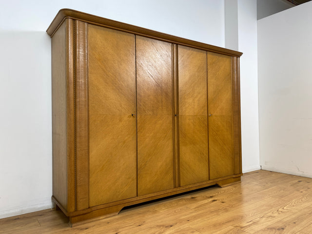 WMK I Besonders schöner und perfekt aufgeteilter großer Mid-Century Kleiderschrank aus vollem Holz in Eiche I Schrank Schlafzimmerschrank Wäscheschrank Wardrobe Vintage 50er Berlin Regensburg Schwerin