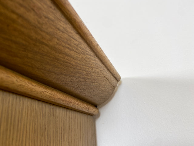 WMK I Besonders schöner und perfekt aufgeteilter großer Mid-Century Kleiderschrank aus vollem Holz in Eiche I Schrank Schlafzimmerschrank Wäscheschrank Wardrobe Vintage 50er Berlin Regensburg Schwerin