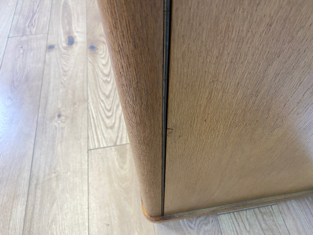 WMK I Besonders schöner und perfekt aufgeteilter großer Mid-Century Kleiderschrank aus vollem Holz in Eiche I Schrank Schlafzimmerschrank Wäscheschrank Wardrobe Vintage 50er Berlin Regensburg Schwerin