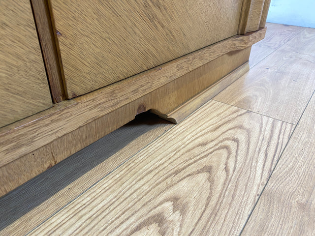 WMK I Besonders schöner und perfekt aufgeteilter großer Mid-Century Kleiderschrank aus vollem Holz in Eiche I Schrank Schlafzimmerschrank Wäscheschrank Wardrobe Vintage 50er Berlin Regensburg Schwerin