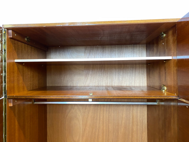 WMK I Stilvoller & perfekt aufgeteilter großer heller Mid-Century Kleiderschrank mit integriertem Aufsatz I Schrank Schlafzimmerschrank Wäscheschrank Wardrobe Vintage 60er 70er Berlin Hamburg München