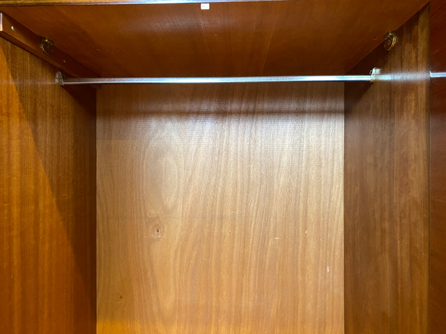 WMK I Stilvoller & perfekt aufgeteilter großer heller Mid-Century Kleiderschrank mit integriertem Aufsatz I Schrank Schlafzimmerschrank Wäscheschrank Wardrobe Vintage 60er 70er Berlin Hamburg München