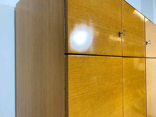WMK I Stilvoller & perfekt aufgeteilter großer heller Mid-Century Kleiderschrank mit integriertem Aufsatz I Schrank Schlafzimmerschrank Wäscheschrank Wardrobe Vintage 60er 70er Berlin Hamburg München