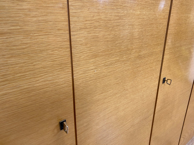 WMK I Stilvoller & perfekt aufgeteilter großer heller Mid-Century Kleiderschrank mit integriertem Aufsatz I Schrank Schlafzimmerschrank Wäscheschrank Wardrobe Vintage 60er 70er Berlin Hamburg München