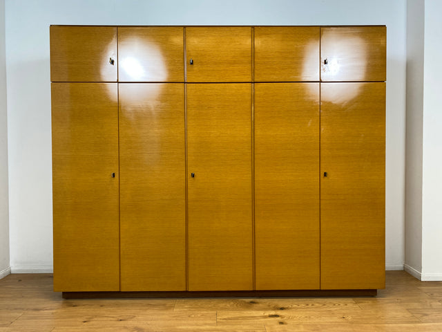 WMK I Stilvoller & perfekt aufgeteilter großer heller Mid-Century Kleiderschrank mit integriertem Aufsatz I Schrank Schlafzimmerschrank Wäscheschrank Wardrobe Vintage 60er 70er Berlin Hamburg München