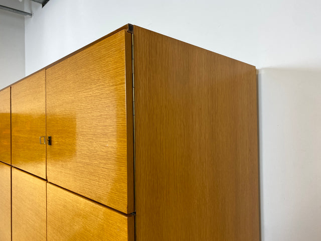 WMK I Stilvoller & perfekt aufgeteilter großer heller Mid-Century Kleiderschrank mit integriertem Aufsatz I Schrank Schlafzimmerschrank Wäscheschrank Wardrobe Vintage 60er 70er Berlin Hamburg München