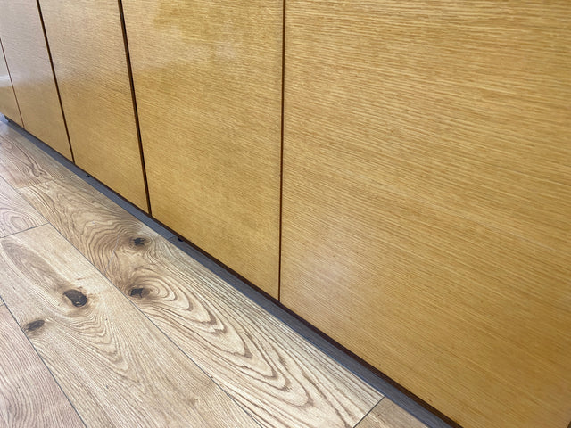 WMK I Stilvoller & perfekt aufgeteilter großer heller Mid-Century Kleiderschrank mit integriertem Aufsatz I Schrank Schlafzimmerschrank Wäscheschrank Wardrobe Vintage 60er 70er Berlin Hamburg München