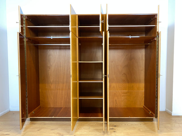 WMK I Stilvoller & perfekt aufgeteilter großer heller Mid-Century Kleiderschrank mit integriertem Aufsatz I Schrank Schlafzimmerschrank Wäscheschrank Wardrobe Vintage 60er 70er Berlin Hamburg München