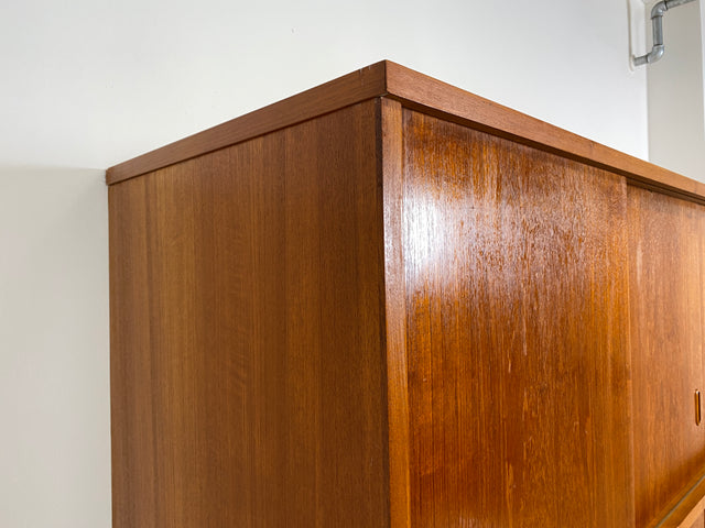 WMK I Stilvoller großer skandinavischer Mid-Century Kleiderschrank in Teakholz mit Aufsatz & Schiebetüren I Schrank Schlafzimmerschrank Wäscheschrank Wardrobe Danish Design Vintage Teak Berlin Potsdam