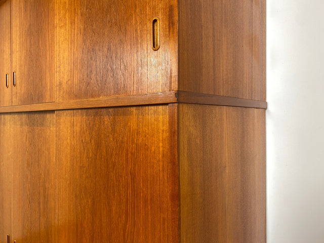 WMK I Stilvoller großer skandinavischer Mid-Century Kleiderschrank in Teakholz mit Aufsatz & Schiebetüren I Schrank Schlafzimmerschrank Wäscheschrank Wardrobe Danish Design Vintage Teak Berlin Potsdam