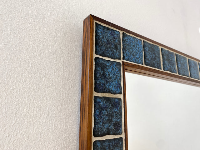 WMK I Stilvoller großer skandinavischer Wandspiegel mit kunstvollen Fliesen Mosaik in Palisander Rahmen, Dänemark, 70er Jahre I Spiegel Mirror Garderobe Flur Bad Retro Space Age Danish Design Rosewood