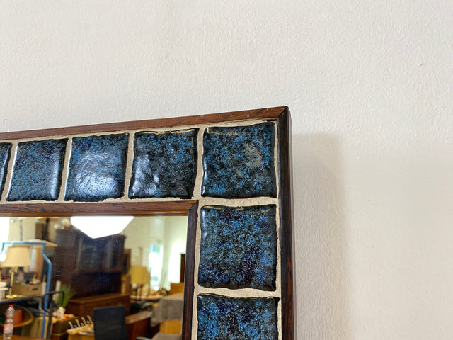 WMK I Stilvoller großer skandinavischer Wandspiegel mit kunstvollen Fliesen Mosaik in Palisander Rahmen, Dänemark, 70er Jahre I Spiegel Mirror Garderobe Flur Bad Retro Space Age Danish Design Rosewood