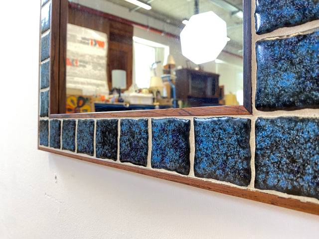 WMK I Stilvoller großer skandinavischer Wandspiegel mit kunstvollen Fliesen Mosaik in Palisander Rahmen, Dänemark, 70er Jahre I Spiegel Mirror Garderobe Flur Bad Retro Space Age Danish Design Rosewood