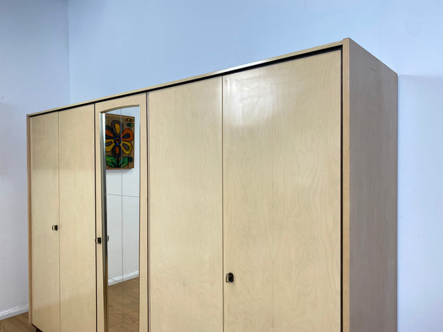 WMK I Endlich Platz! Raumaufhellender großer weißer Mid-Century Kleiderschrank mit Spiegeltüren und Innenspiegel I Schrank Schlafzimmerschrank Wäscheschrank Spiegelschrank Wardrobe Vintage 60er 70er