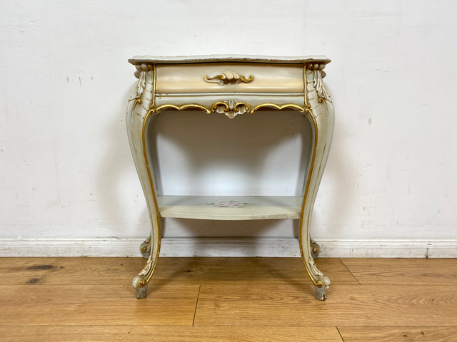 WMK I 1/2 Prunkvoller handbemalter Nachttisch im Rokoko Stil mit Wandspiegel I Italien 1930–50