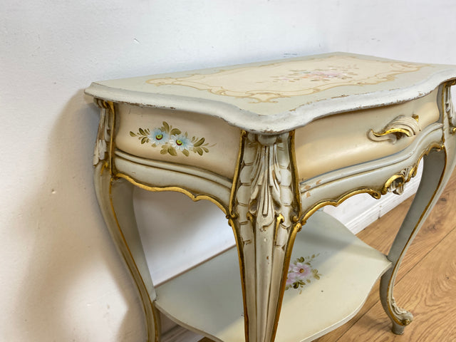 WMK I 1/2 Prunkvoller handbemalter Nachttisch im Rokoko Stil mit Wandspiegel I Italien 1930–50