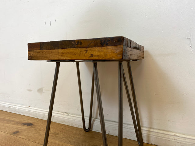 Boatwood by WMK I Einzigartiger handgefertigter Beistelltisch aus altem Bootsholz auf Hairpin Füßen I Couchtisch Ablage Blumentisch Blumenhocker Blumenbank Nachtisch Treibholz I Berlin Leipzig Hamburg