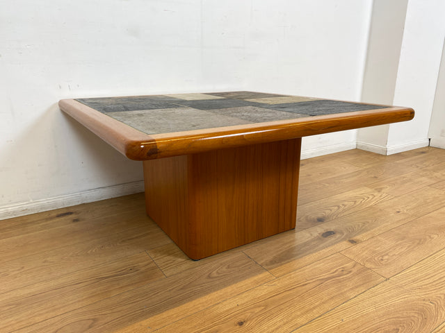 WMK I Seltener handgefertigter skandinavischer Designer Couchtisch I Sallingboe Jelling I Teakholz & Naturstein Fliesen I Wohnzimmertisch Coffee Table Danisch Design Vintage Teak Berlin München Köln