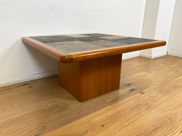 WMK I Seltener handgefertigter skandinavischer Designer Couchtisch I Sallingboe Jelling I Teakholz & Naturstein Fliesen I Wohnzimmertisch Coffee Table Danisch Design Vintage Teak Berlin München Köln