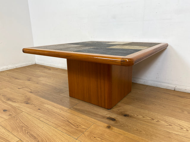 WMK I Seltener handgefertigter skandinavischer Designer Couchtisch I Sallingboe Jelling I Teakholz & Naturstein Fliesen I Wohnzimmertisch Coffee Table Danisch Design Vintage Teak Berlin München Köln