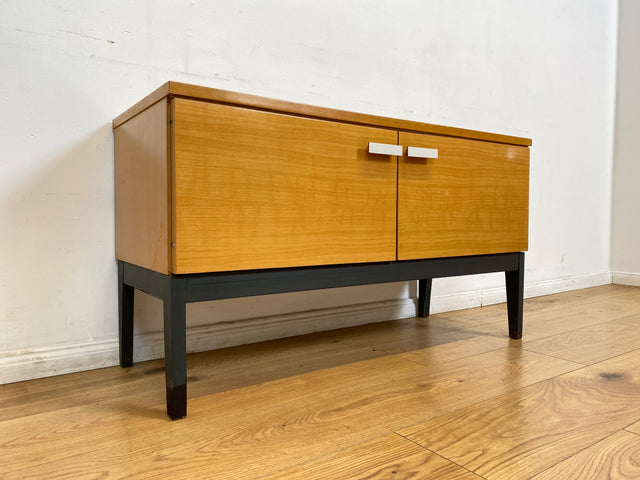 WMK # Minimalistische helle 70er Jahre DDR Kommode mit formschönen Originalgriffen # Lowboard Sideboard Wäschekommode Schuhschrank Schuhkommode TV-Bank TV-Lowboard Vintage Retro Berlin Leipzig Dresden
