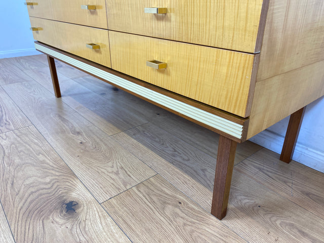 WMK # Schöne und gut erhaltene helle Mid-Century Spiegelkommode in Ahorn mit großem Spiegel & Schubladen # Frisierkommode Schminkkommode Schminktisch Kommode Sideboard Wäschekommode Vintage 60er 70er