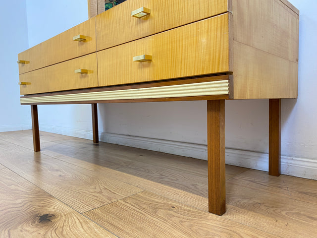 WMK # Schöne und gut erhaltene helle Mid-Century Spiegelkommode in Ahorn mit großem Spiegel & Schubladen # Frisierkommode Schminkkommode Schminktisch Kommode Sideboard Wäschekommode Vintage 60er 70er